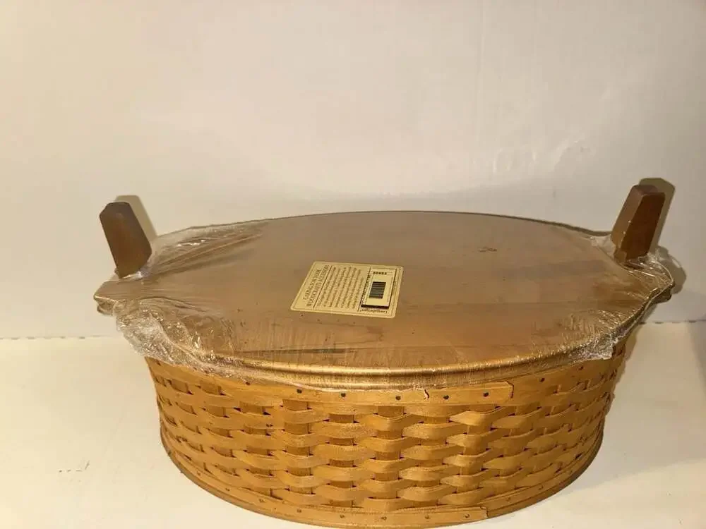 Longaberger 2004 Collectors Club Family Legacy Basket Wood Lid Stand Complete
